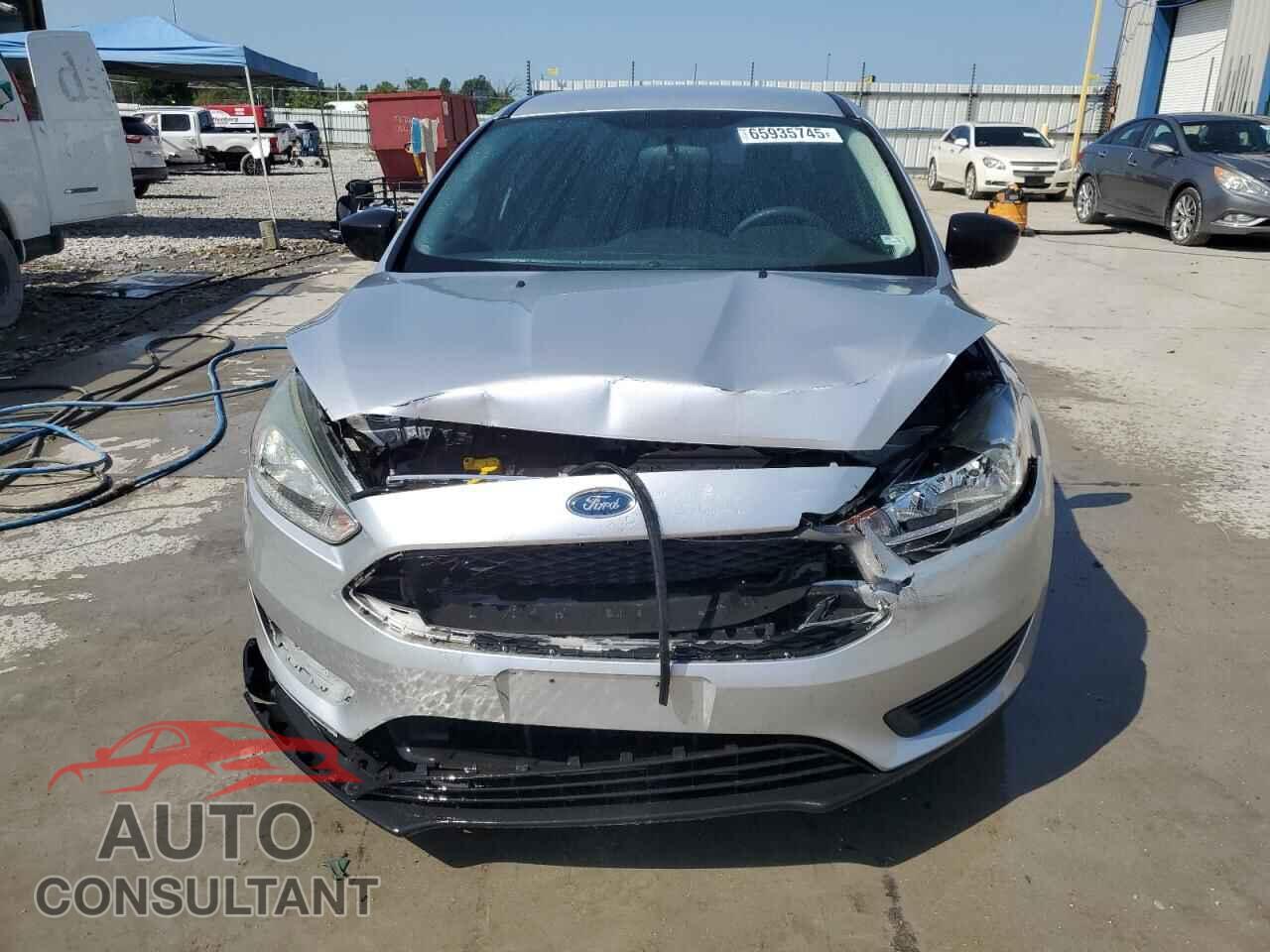 FORD FOCUS 2017 - 1FADP3E25HL252853
