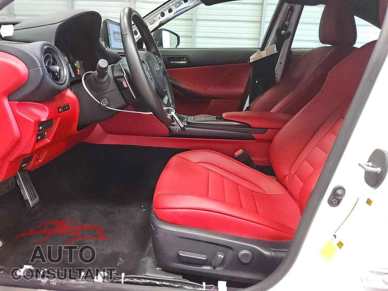 LEXUS IS 2025 - JTHAP1D27S5007520