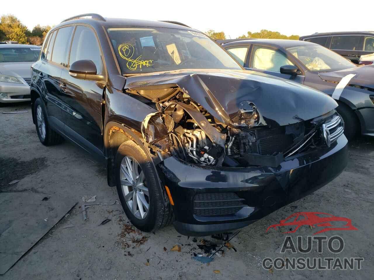 VOLKSWAGEN TIGUAN 2017 - WVGAV7AX8HK043409