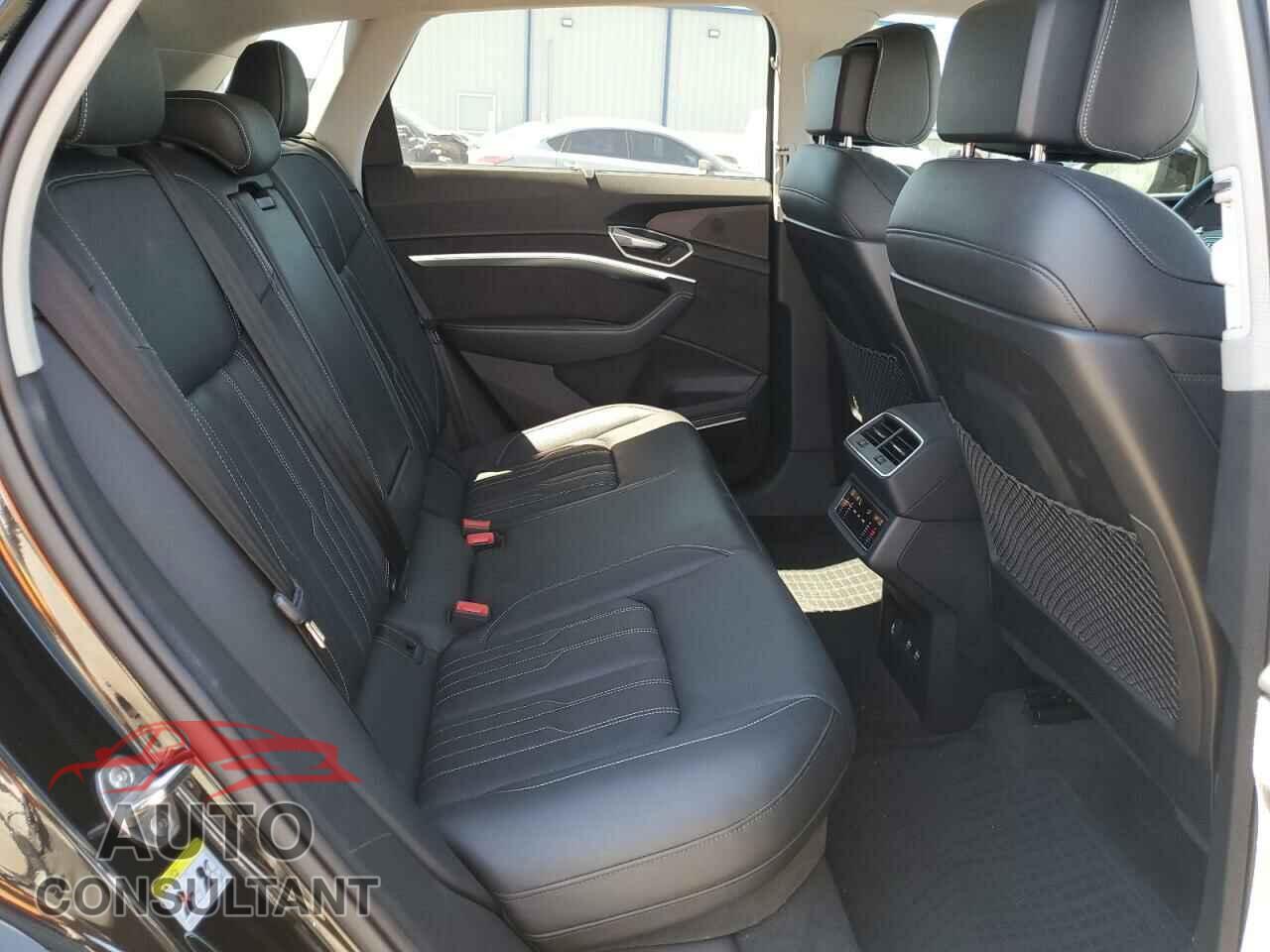 AUDI E-TRON 2019 - WA1VAAGEXKB021952