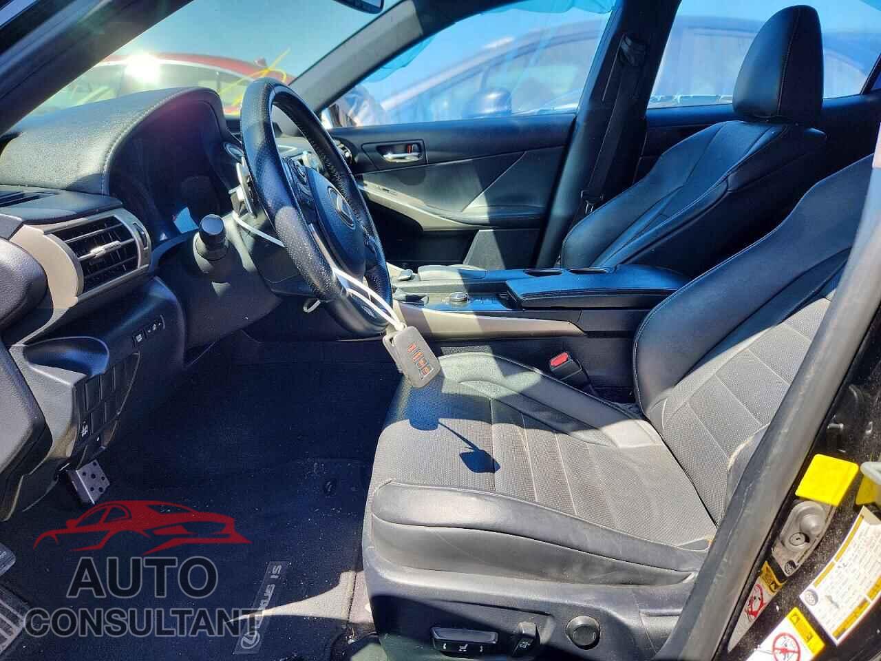LEXUS IS 2014 - JTHBF1D20E5007628