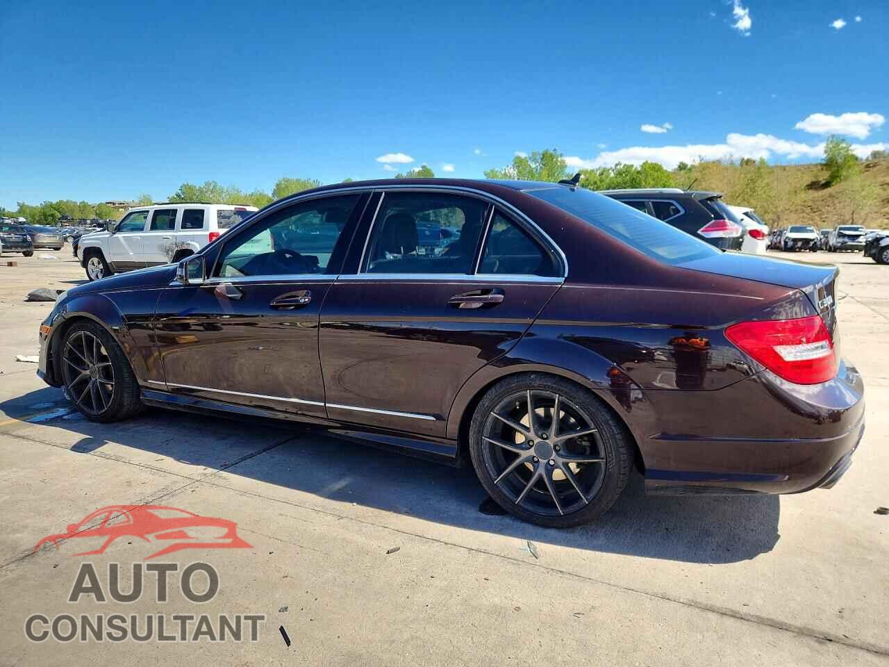 MERCEDES-BENZ C-CLASS 2012 - WDDGF8BB7CA642147