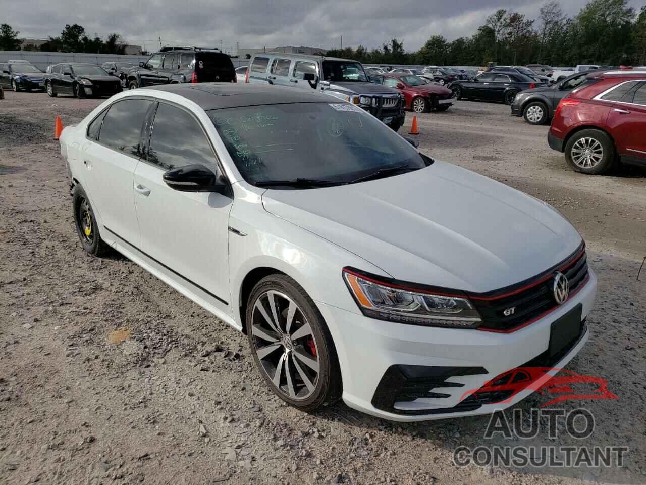 VOLKSWAGEN PASSAT 2018 - 1VWJM7A37JC049087