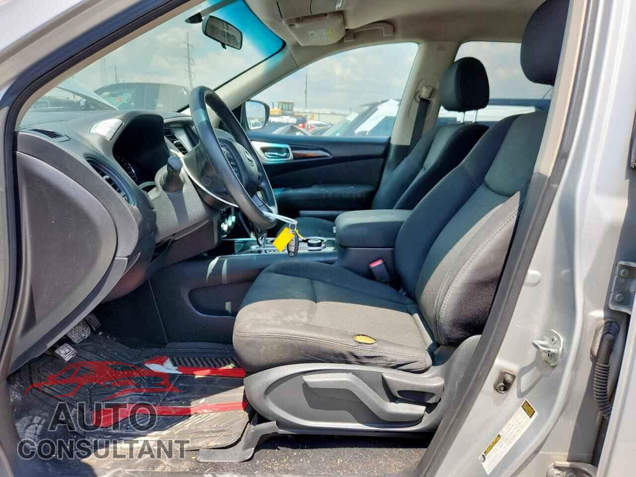 NISSAN PATHFINDER 2017 - 5N1DR2MM3HC670129