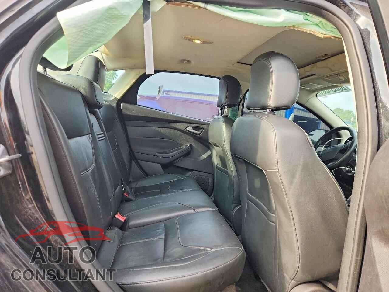 FORD FOCUS 2015 - 1FADP3F24FL283667