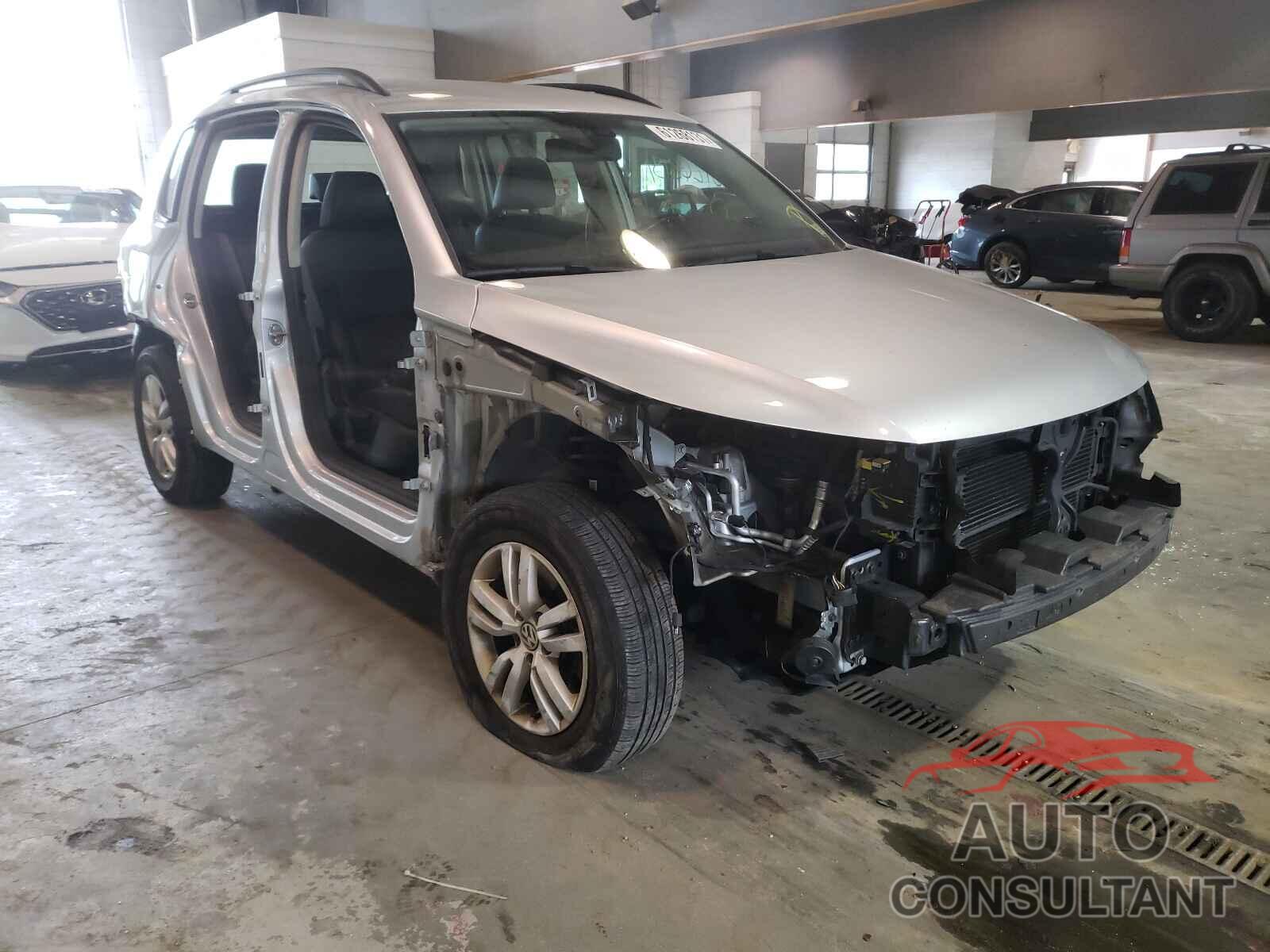 VOLKSWAGEN TIGUAN 2017 - WVGBV7AX8HK004307