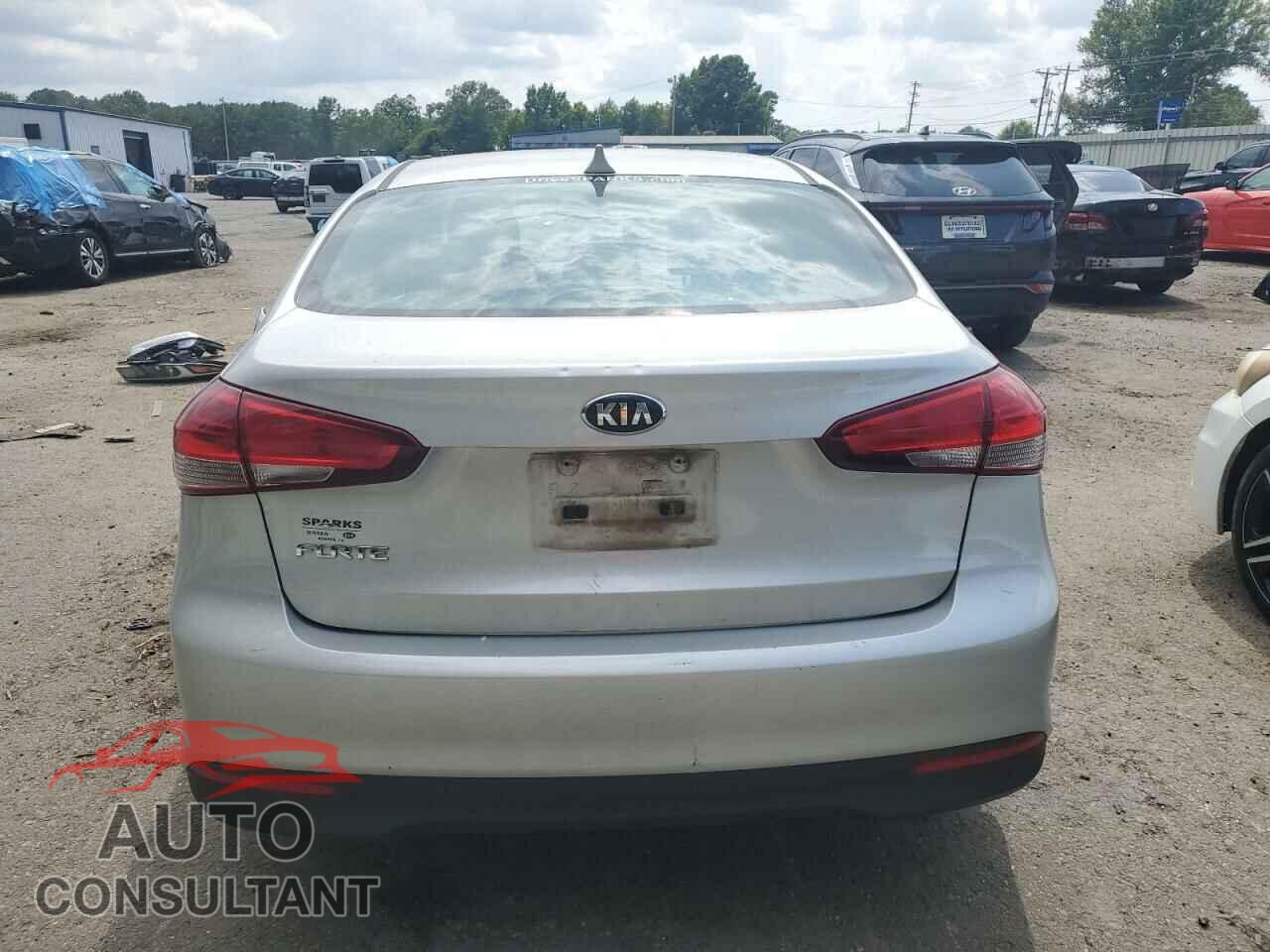 KIA FORTE 2017 - 3KPFK4A76HE042277