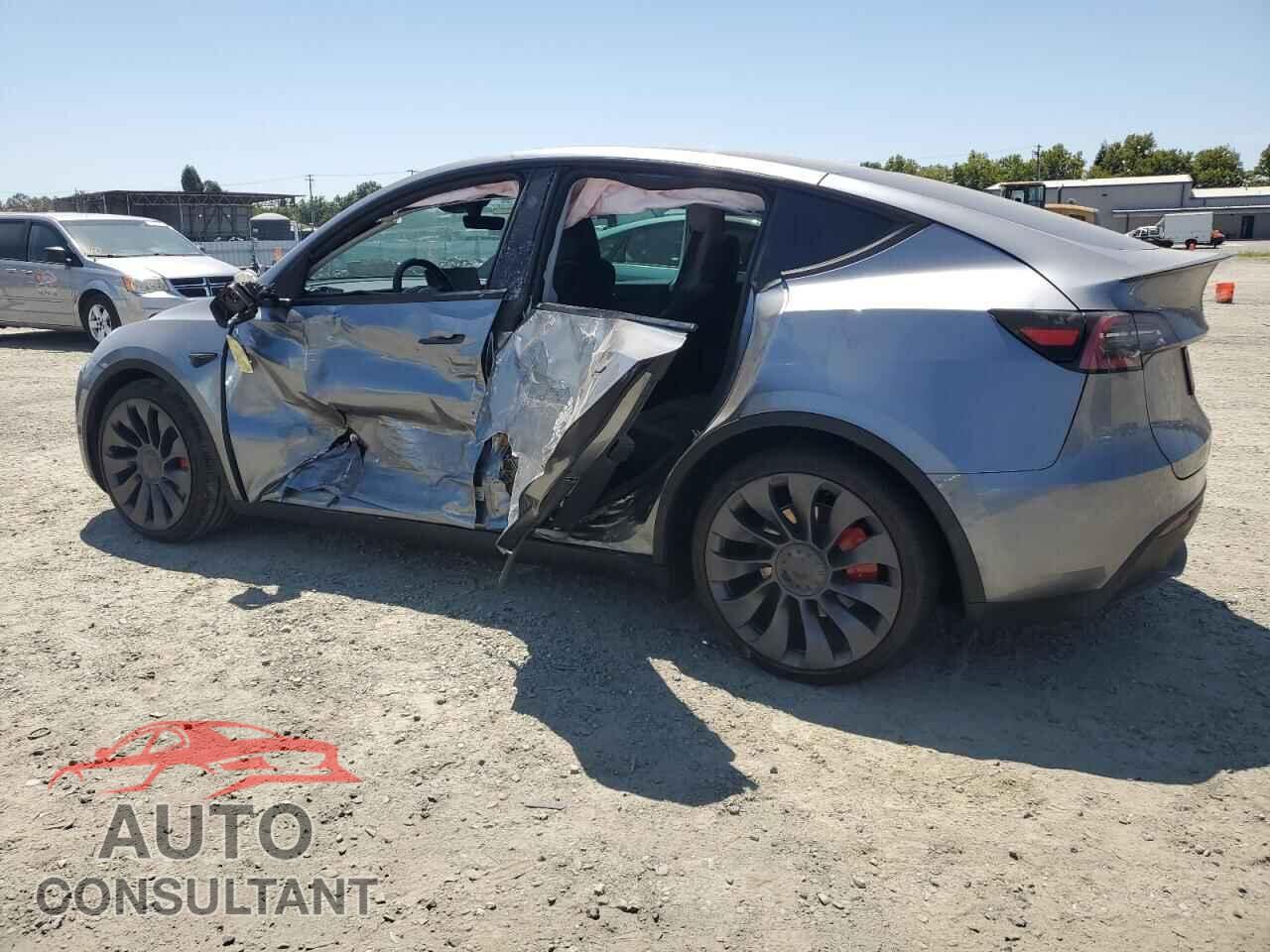 TESLA MODEL Y 2024 - 7SAYGDEF2RF152091