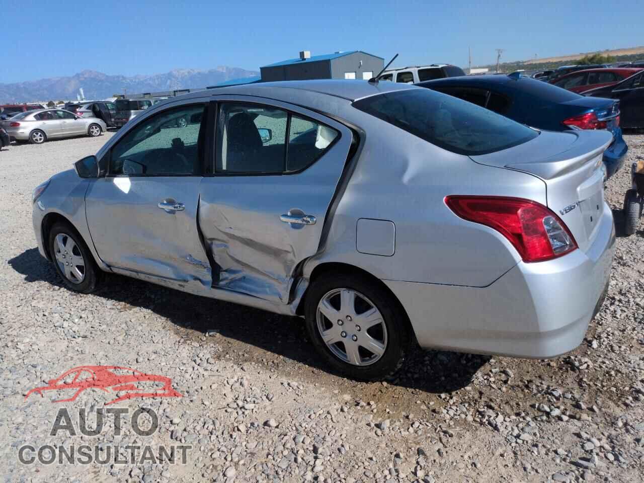 NISSAN VERSA 2019 - 3N1CN7AP3KL814610