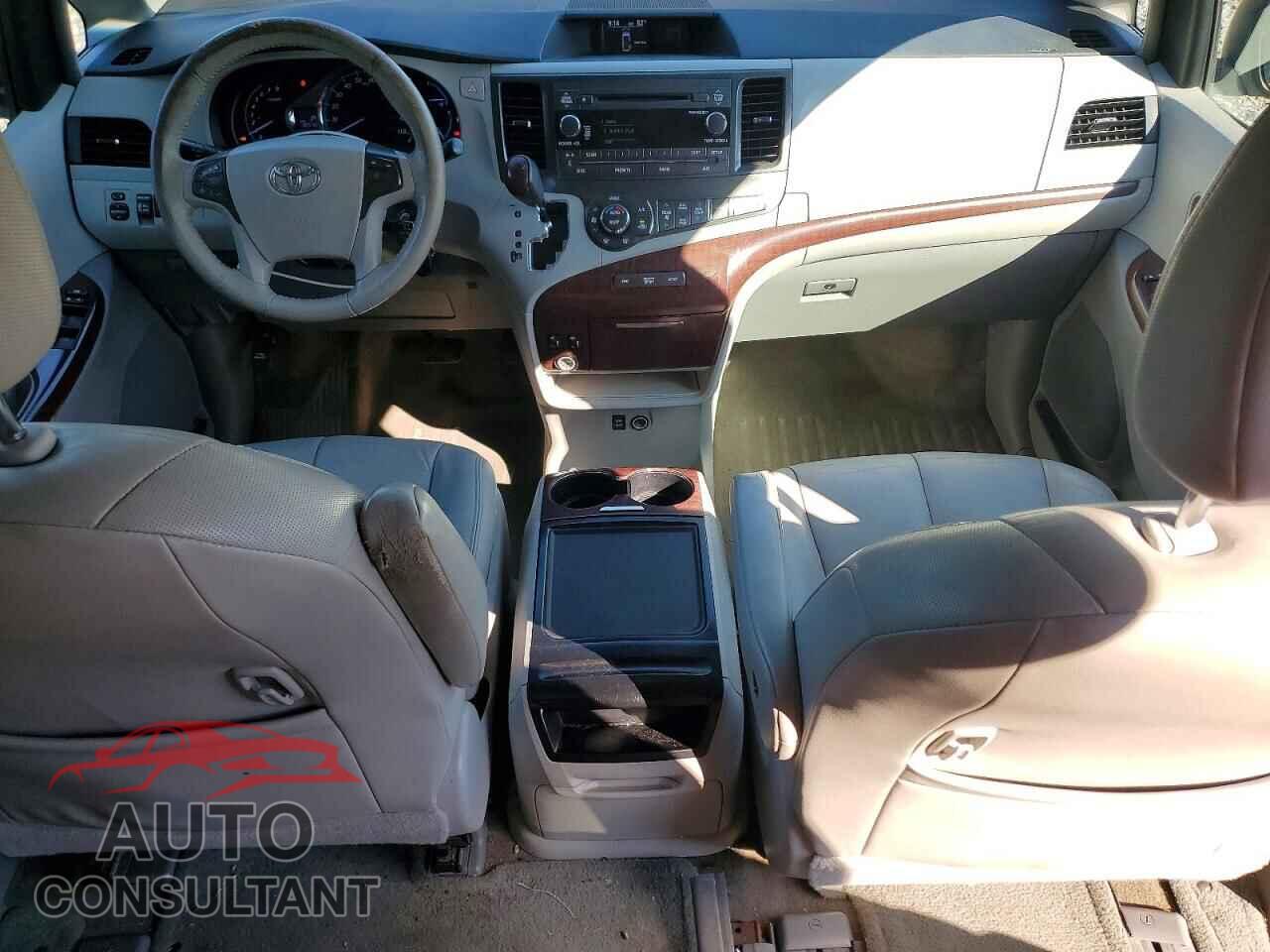 TOYOTA SIENNA 2013 - 5TDYK3DC8DS291403