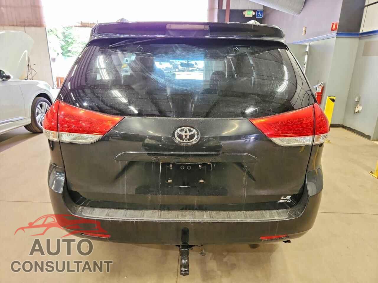 TOYOTA SIENNA 2011 - 5TDJK3DC9BS029548