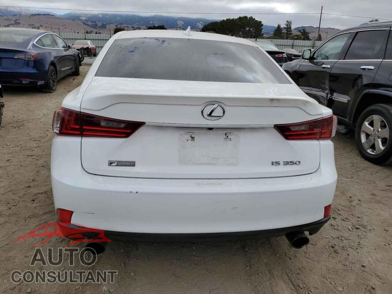 LEXUS IS 2015 - JTHBE1D27F5022020