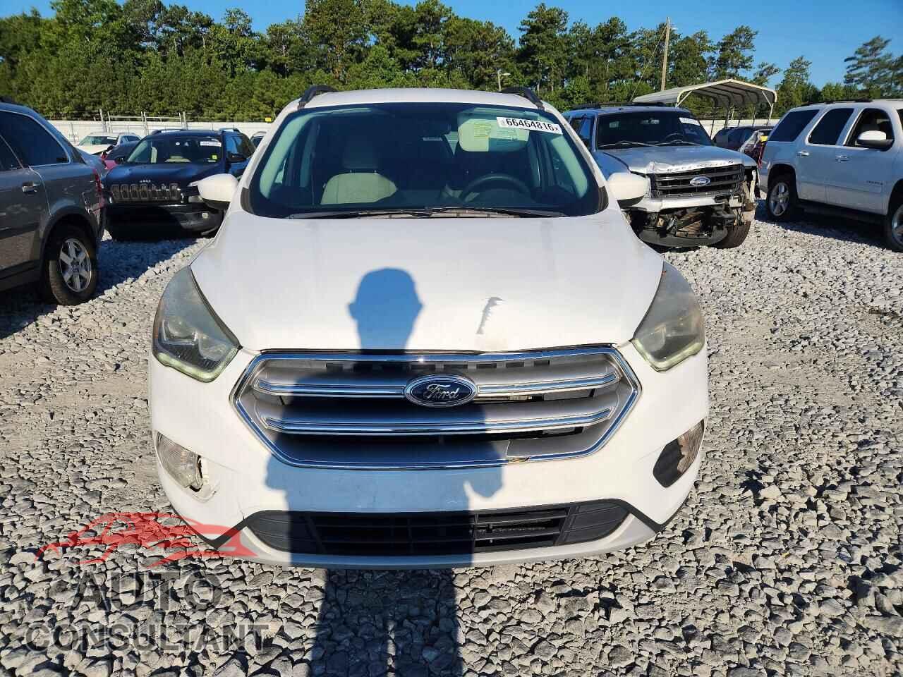 FORD ESCAPE 2017 - 1FMCU0GDXHUC59105