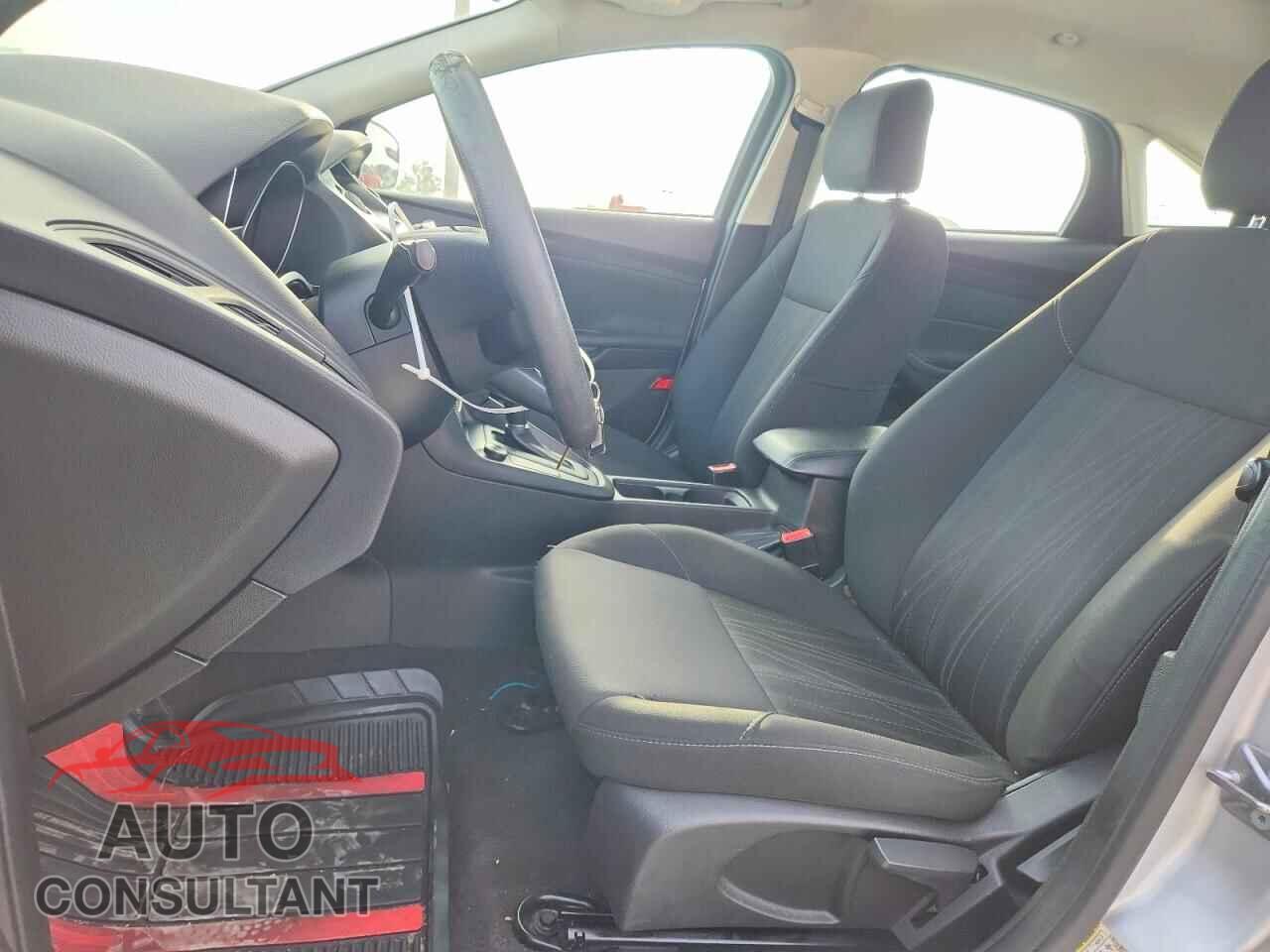 FORD FOCUS 2017 - 1FADP3FE8HL289825