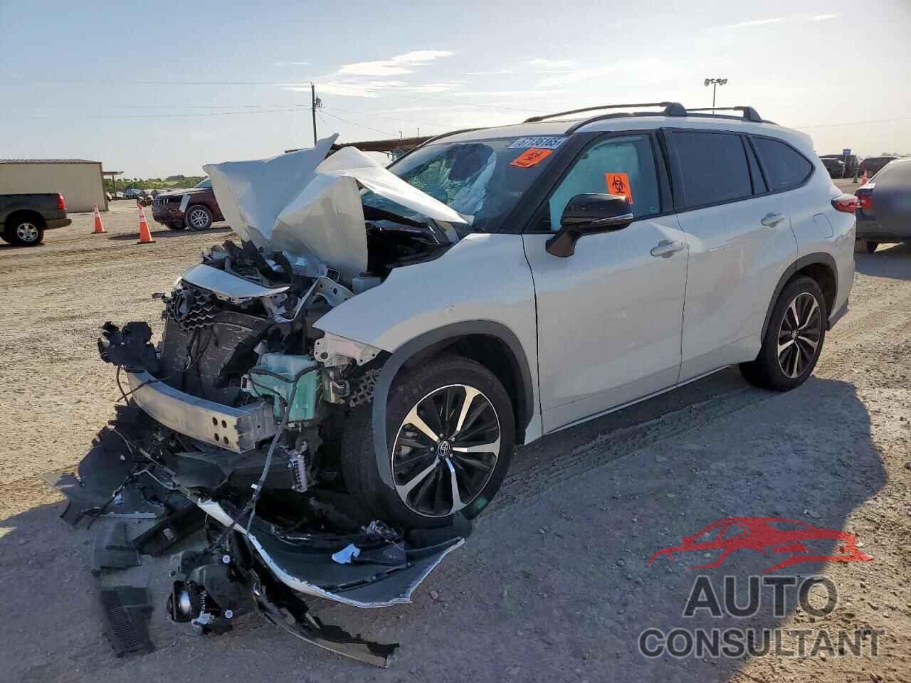 TOYOTA HIGHLANDER 2022 - 5TDJZRBHXNS176236