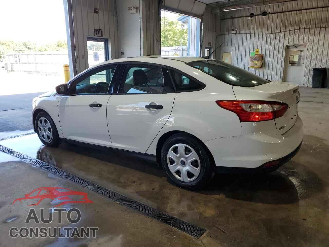 FORD FOCUS 2014 - 1FADP3E26EL446819