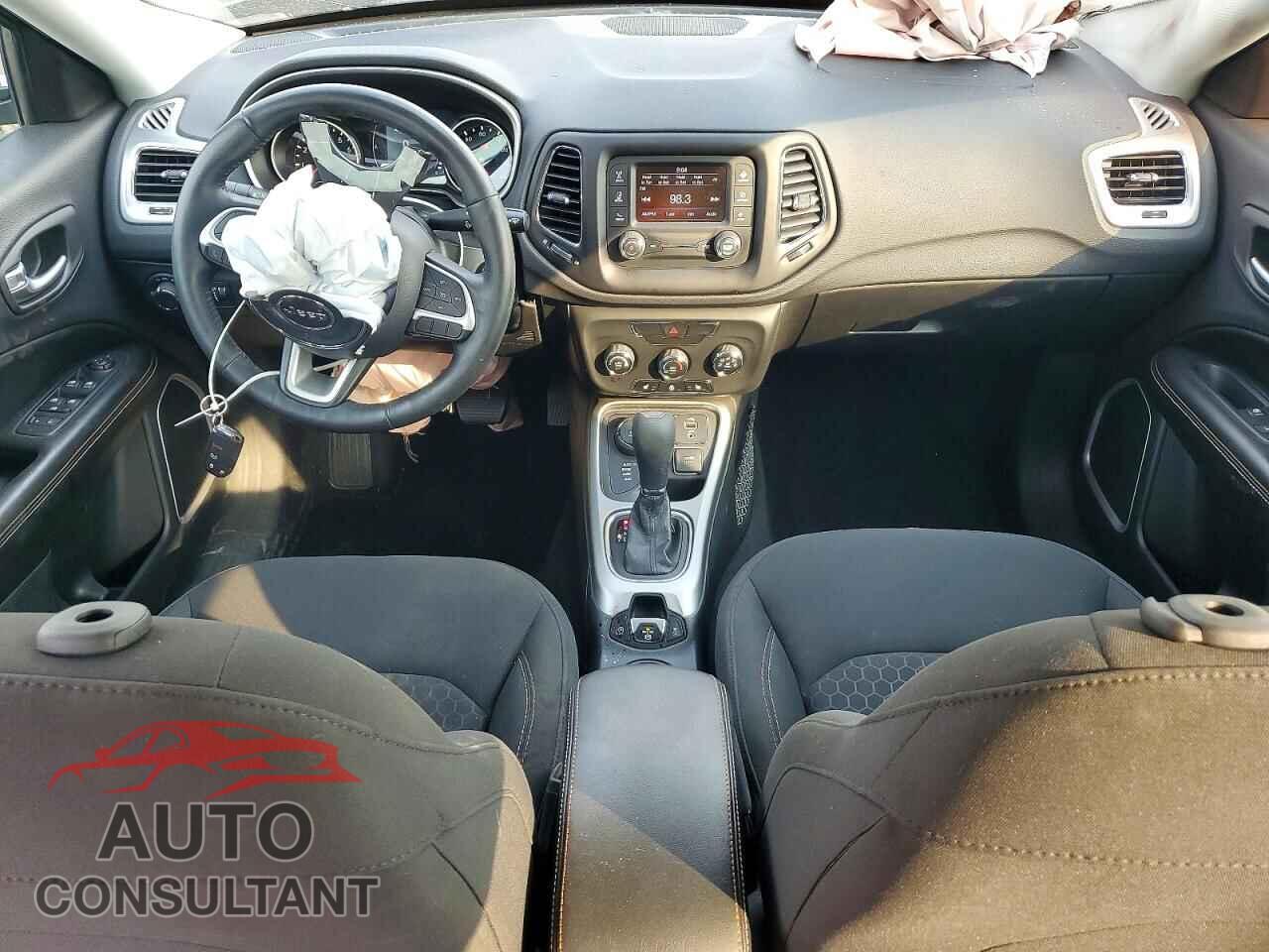 JEEP COMPASS 2018 - 3C4NJDAB8JT415596