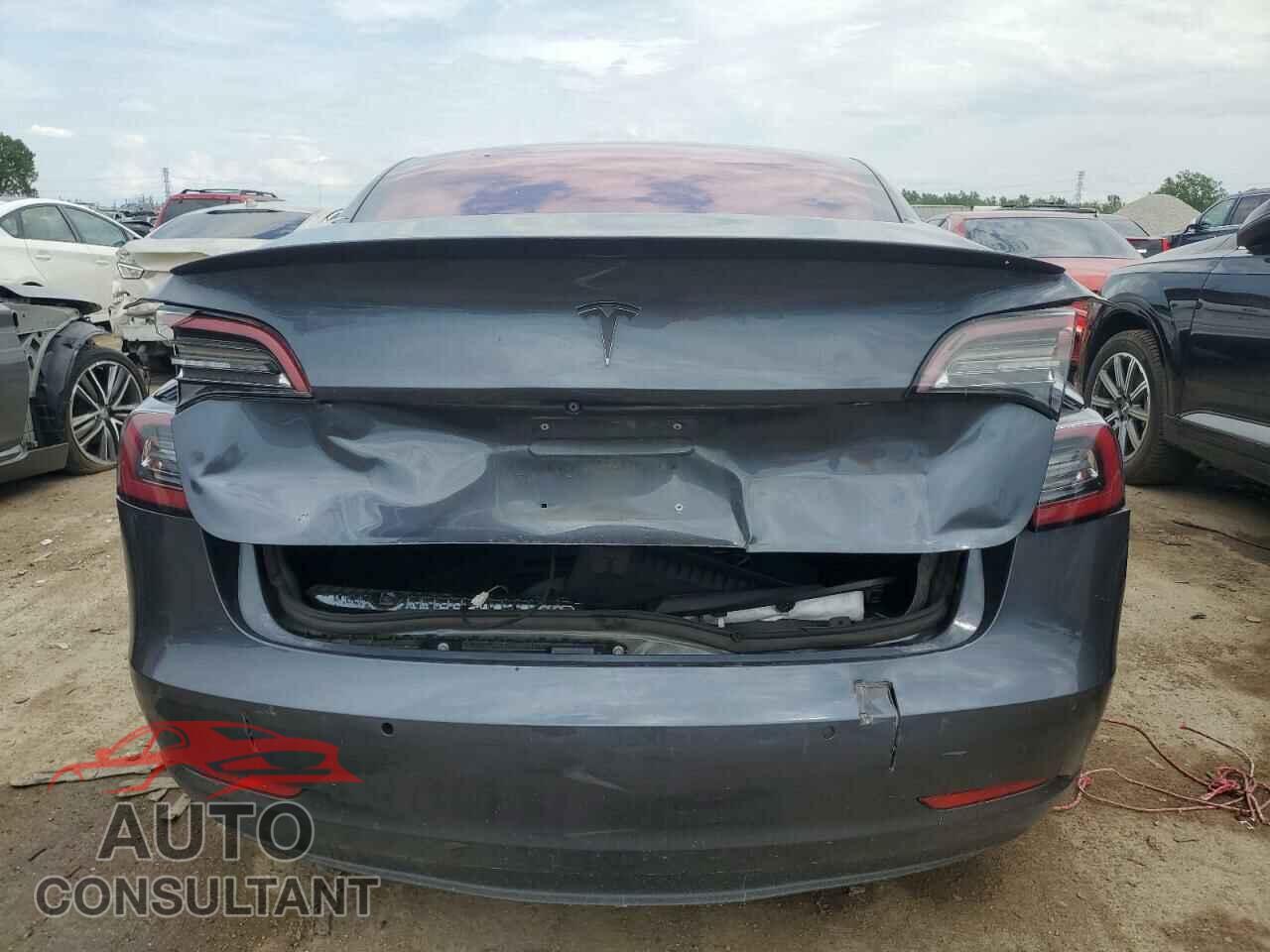 TESLA MODEL 3 2018 - 5YJ3E1EAXJF021821