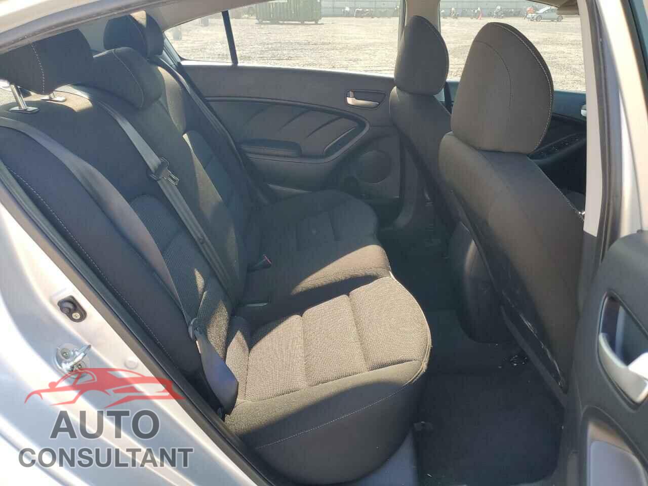 KIA FORTE 2017 - 3KPFK4A76HE071021