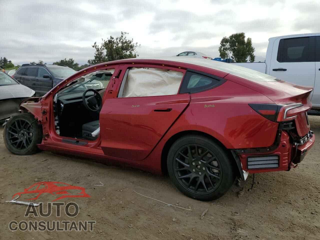 TESLA MODEL 3 2024 - 5YJ3E1EA5RF728109