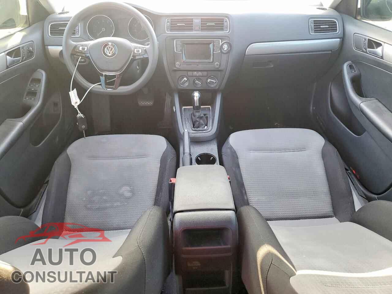 VOLKSWAGEN JETTA 2017 - 3VW2B7AJ3HM382582