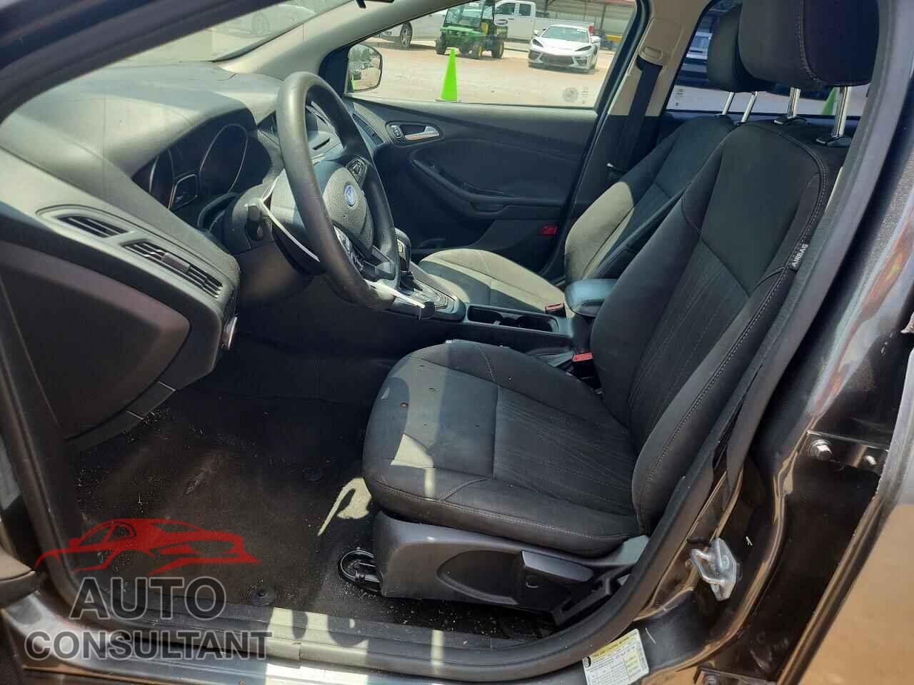FORD FOCUS 2017 - 1FADP3F28HL320044