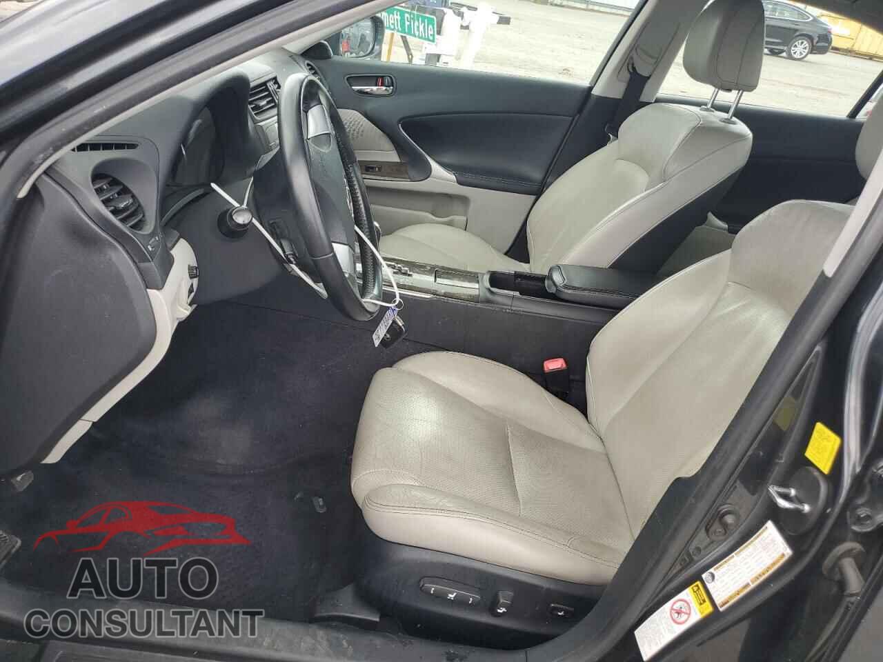 LEXUS IS 2011 - JTHCF5C24B2035099