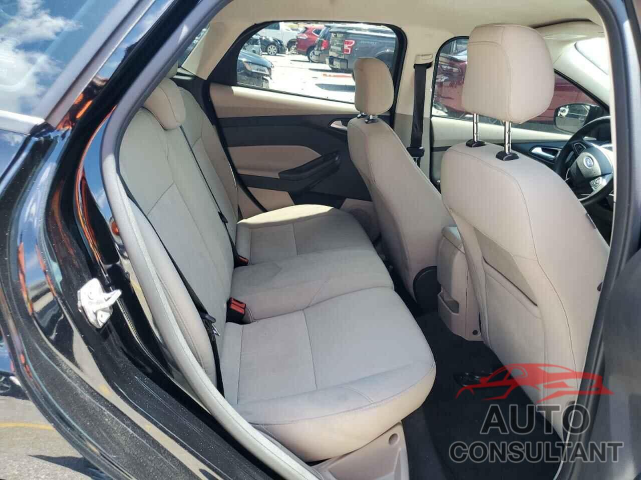 FORD FOCUS 2018 - 1FADP3K26JL280302