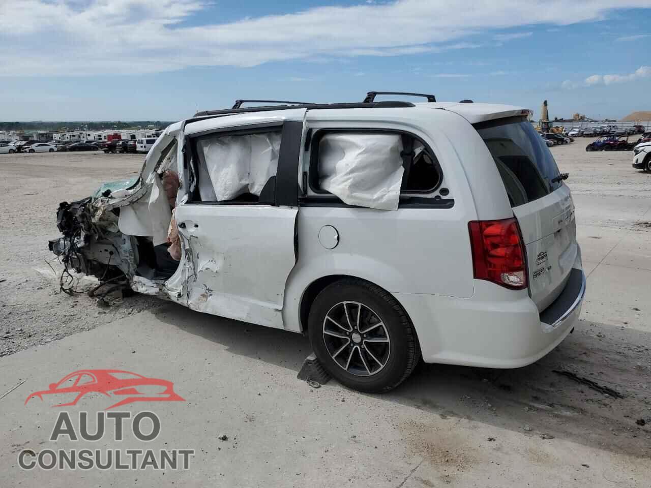 DODGE CARAVAN 2018 - 2C4RDGEG0JR282173