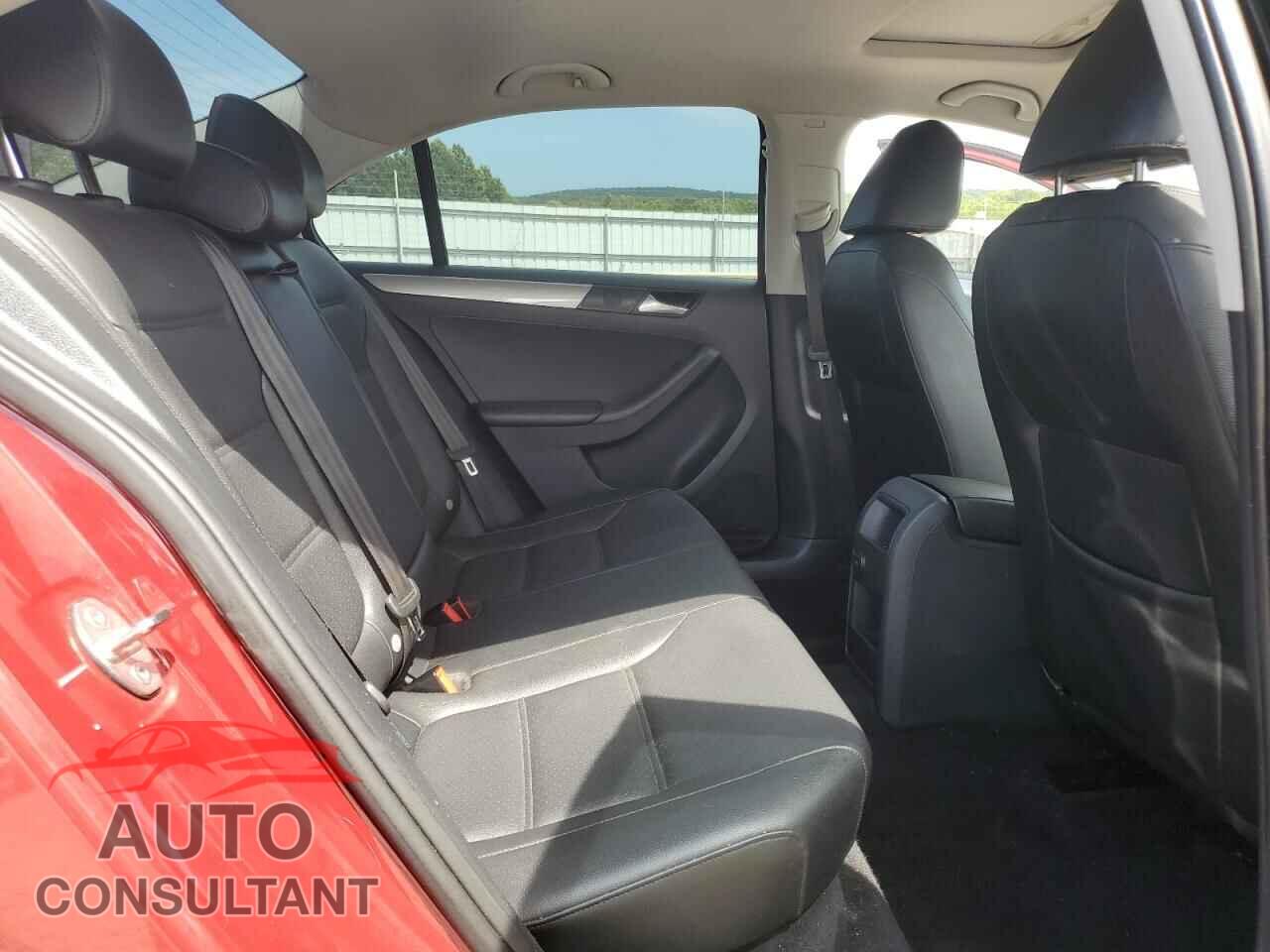 VOLKSWAGEN JETTA 2018 - 3VWDB7AJ2JM228993
