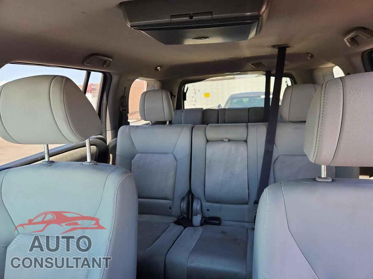 HONDA PILOT 2015 - 5FNYF3H20FB020655