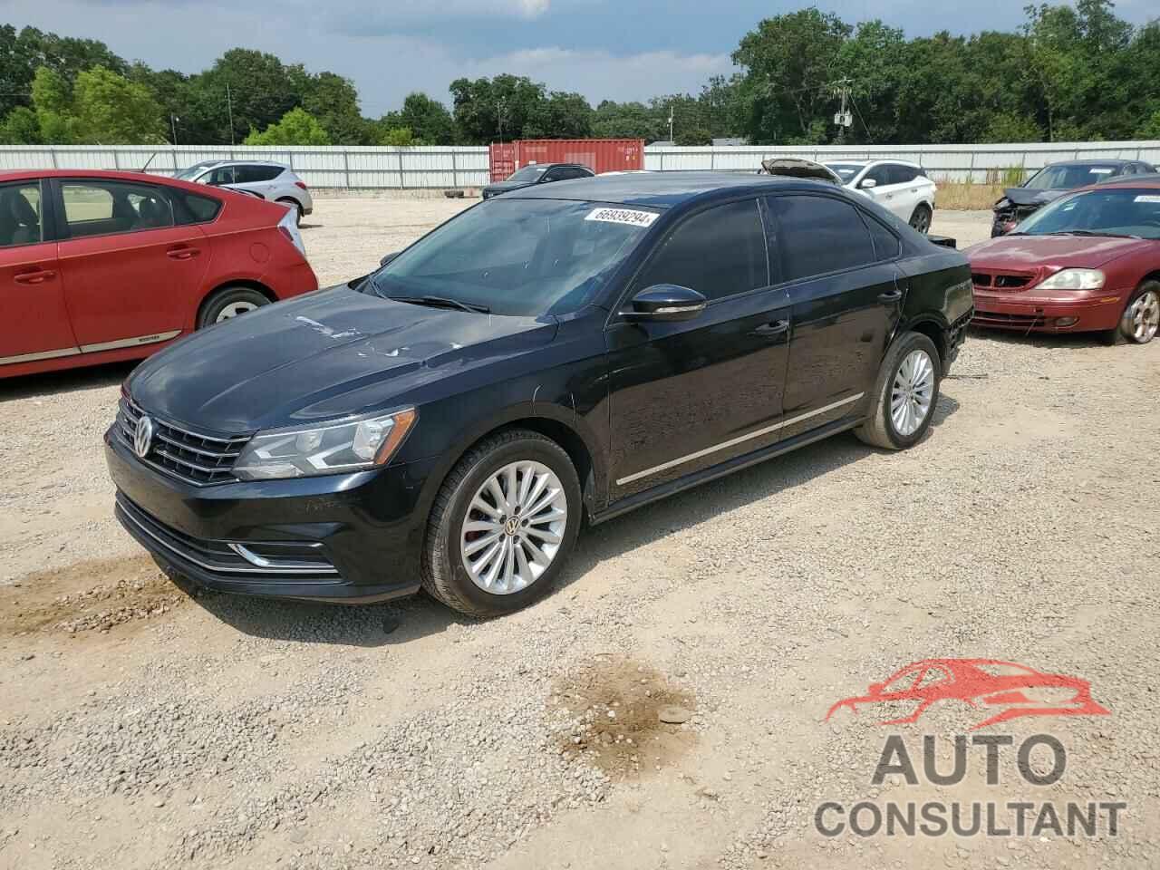 VOLKSWAGEN PASSAT 2017 - 1VWAT7A31HC077724