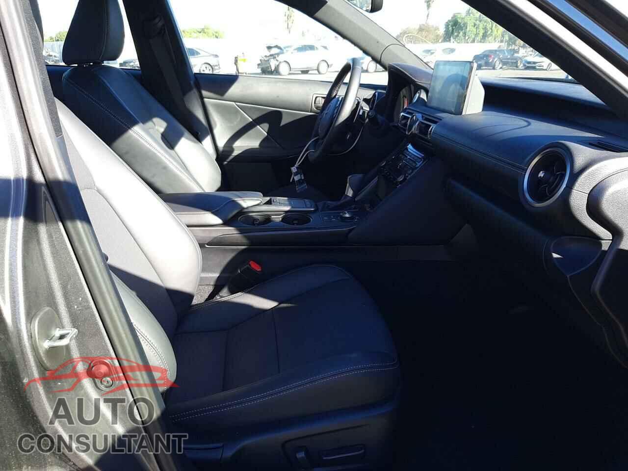 LEXUS IS 2021 - JTHAA1D23M5111166