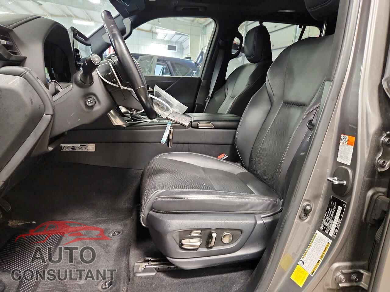 LEXUS LX600 2023 - JTJGB7CX1P4029243
