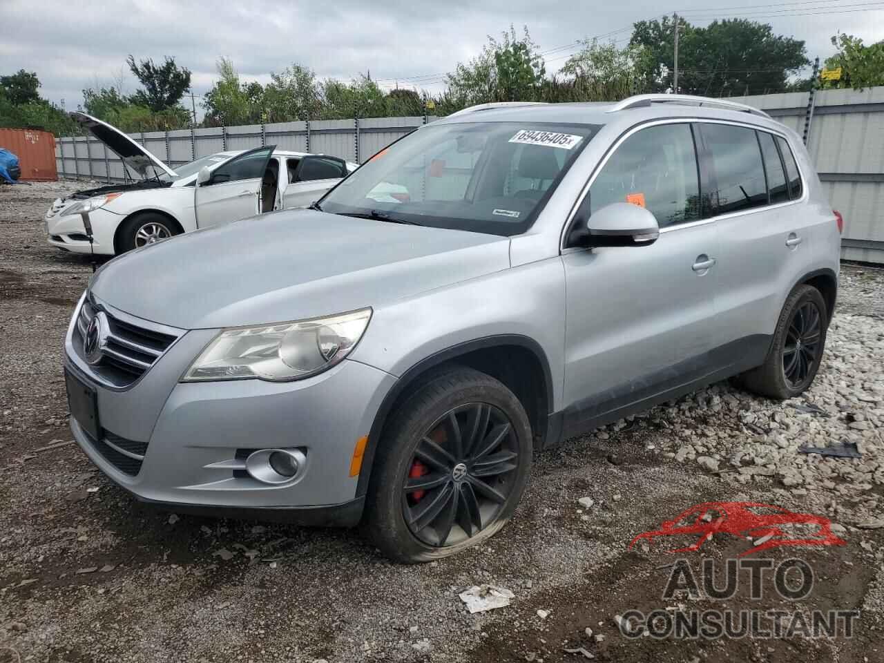 VOLKSWAGEN TIGUAN 2011 - WVGBV7AX9BW548394