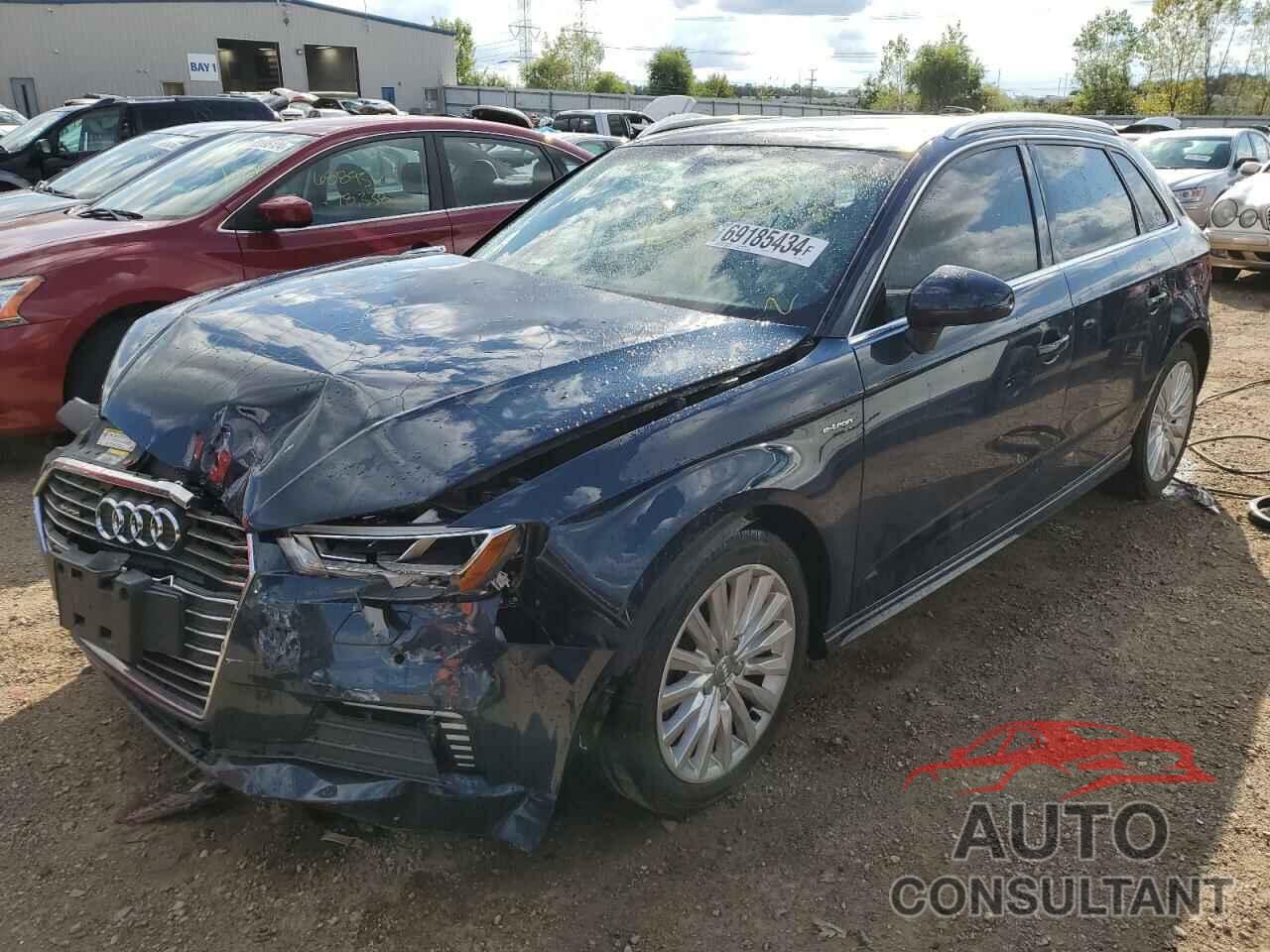 AUDI A3 2017 - WAUTPBFF0HA134106