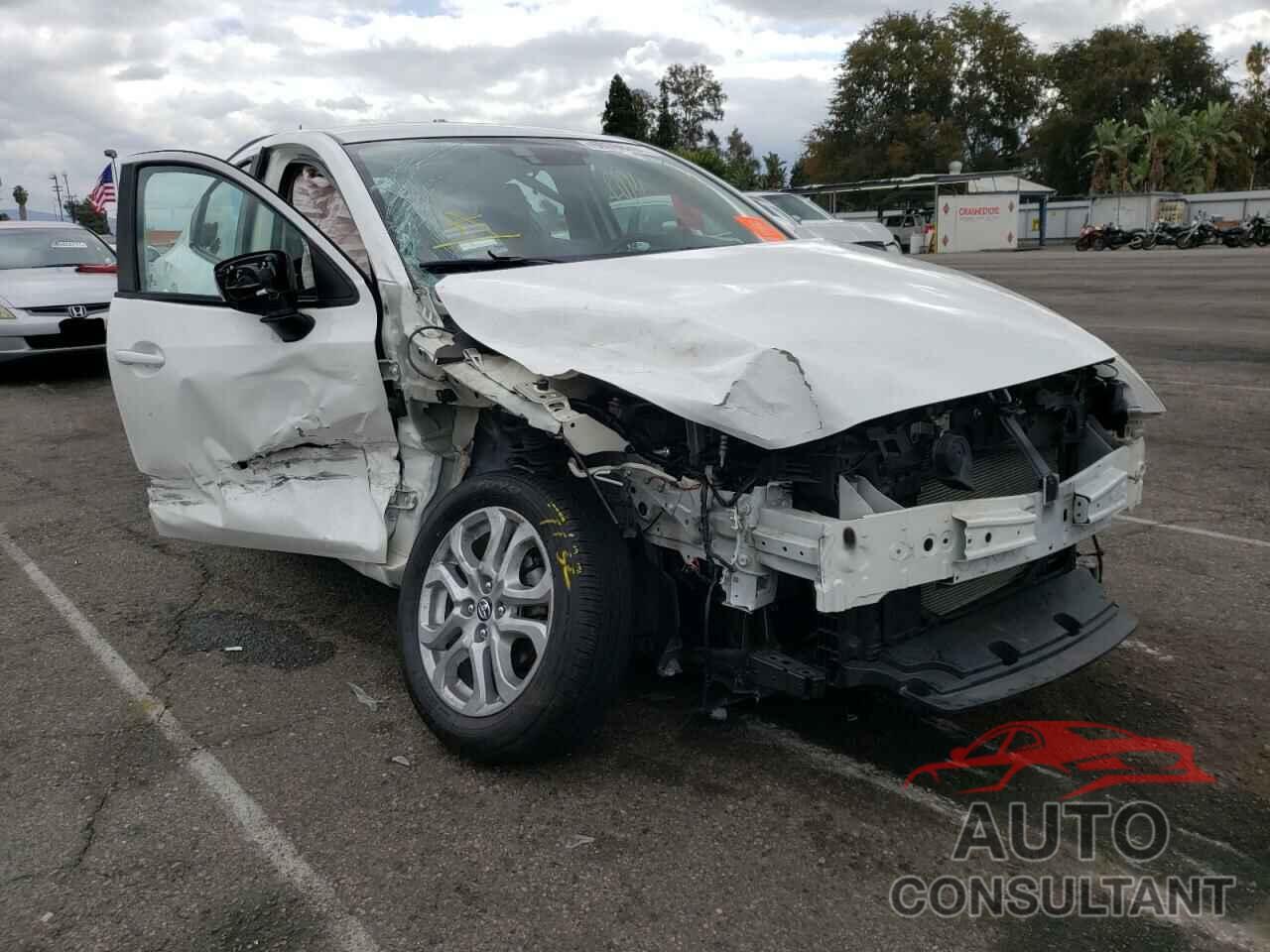 TOYOTA YARIS 2017 - 3MYDLBYV5HY164562