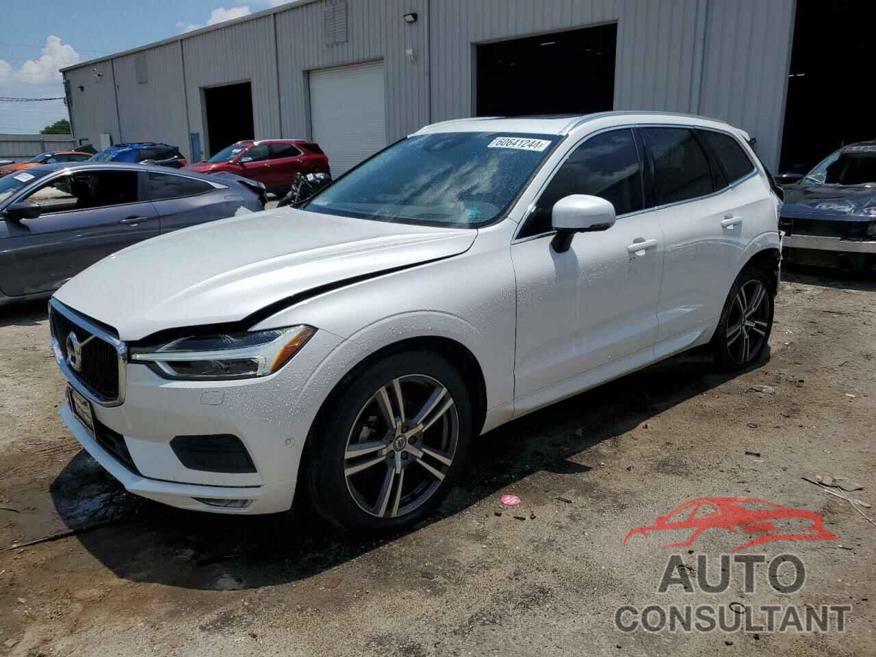 VOLVO XC60 2018 - LYV102RK8JB070015