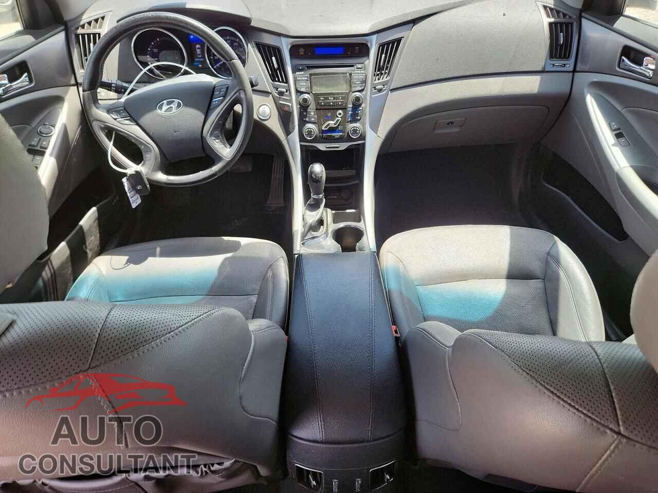 HYUNDAI SONATA 2012 - KMHEC4A48CA059927
