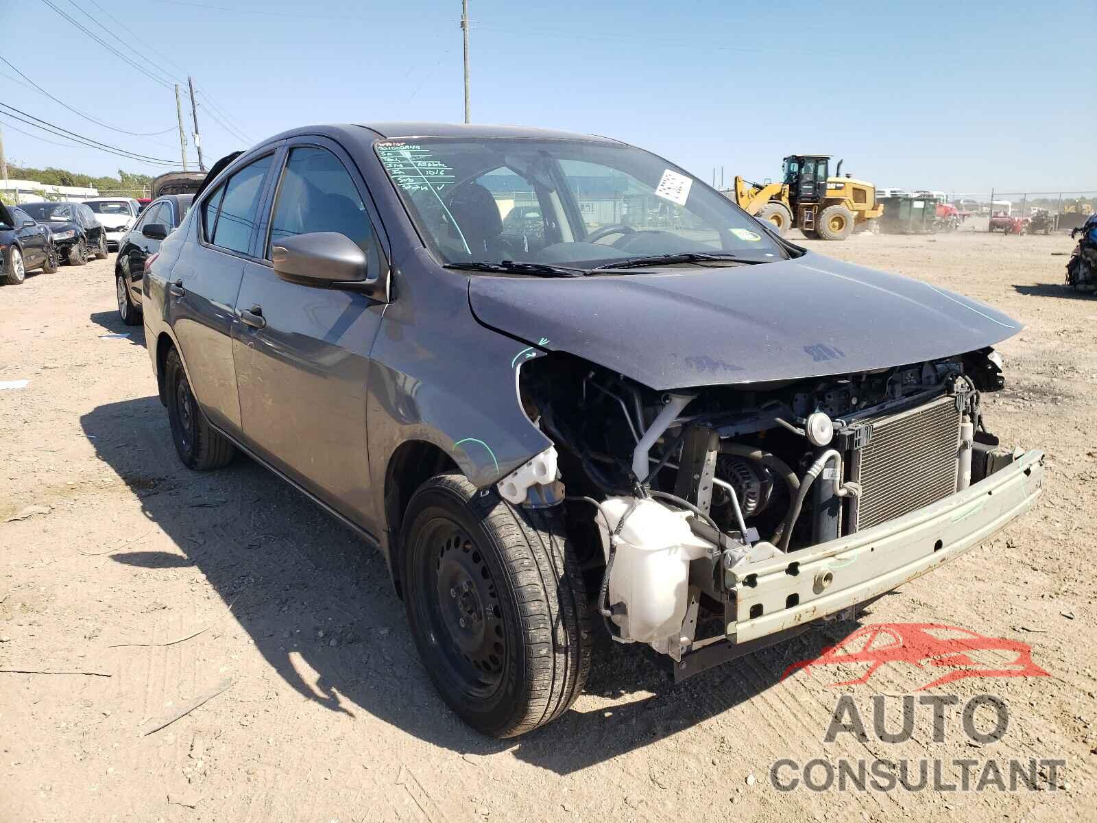 NISSAN VERSA 2018 - 3N1CN7AP0JL819021