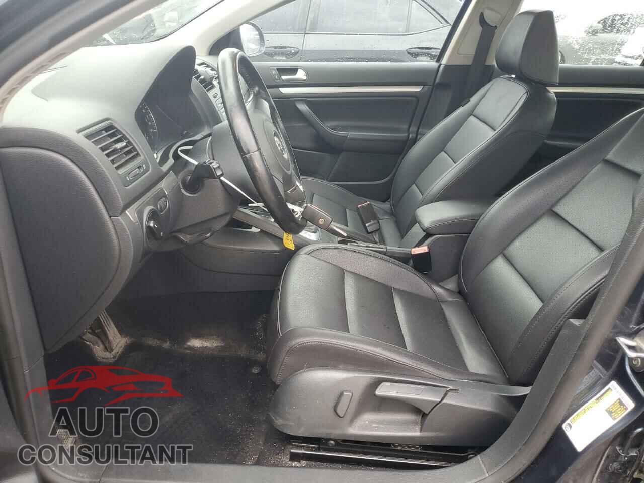 VOLKSWAGEN JETTA 2010 - 3VWAX7AJ6AM073059