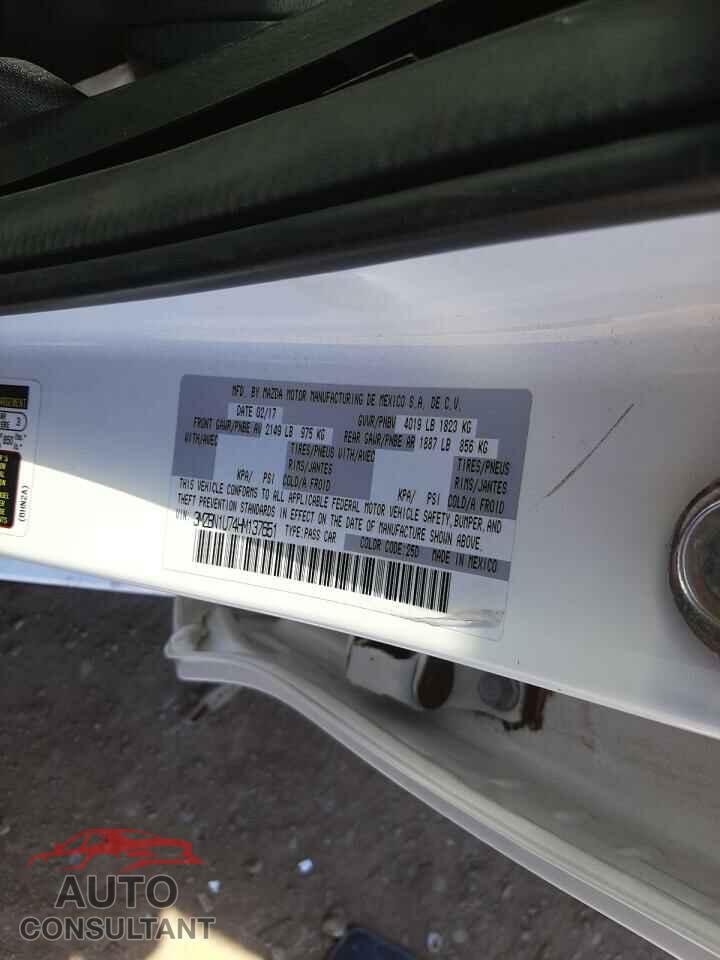 MAZDA 3 2017 - 3MZBN1U74HM137651