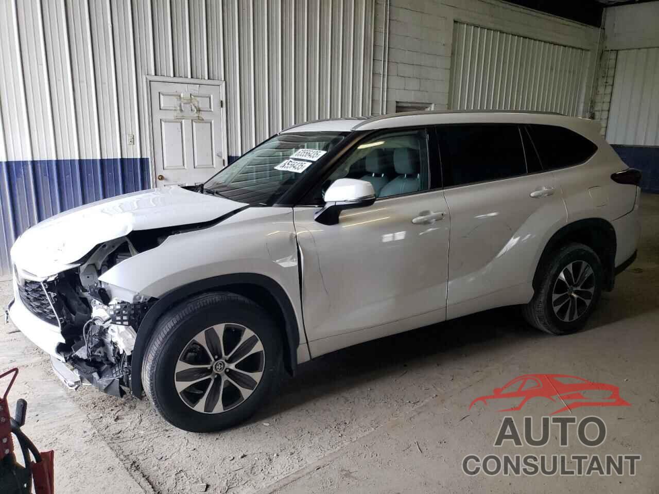 TOYOTA HIGHLANDER 2022 - 5TDGZRBH8NS561434