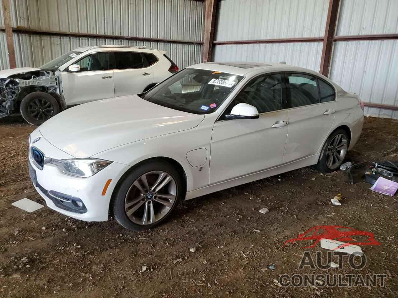 BMW 3 SERIES 2017 - WBA8E1C33HA158884