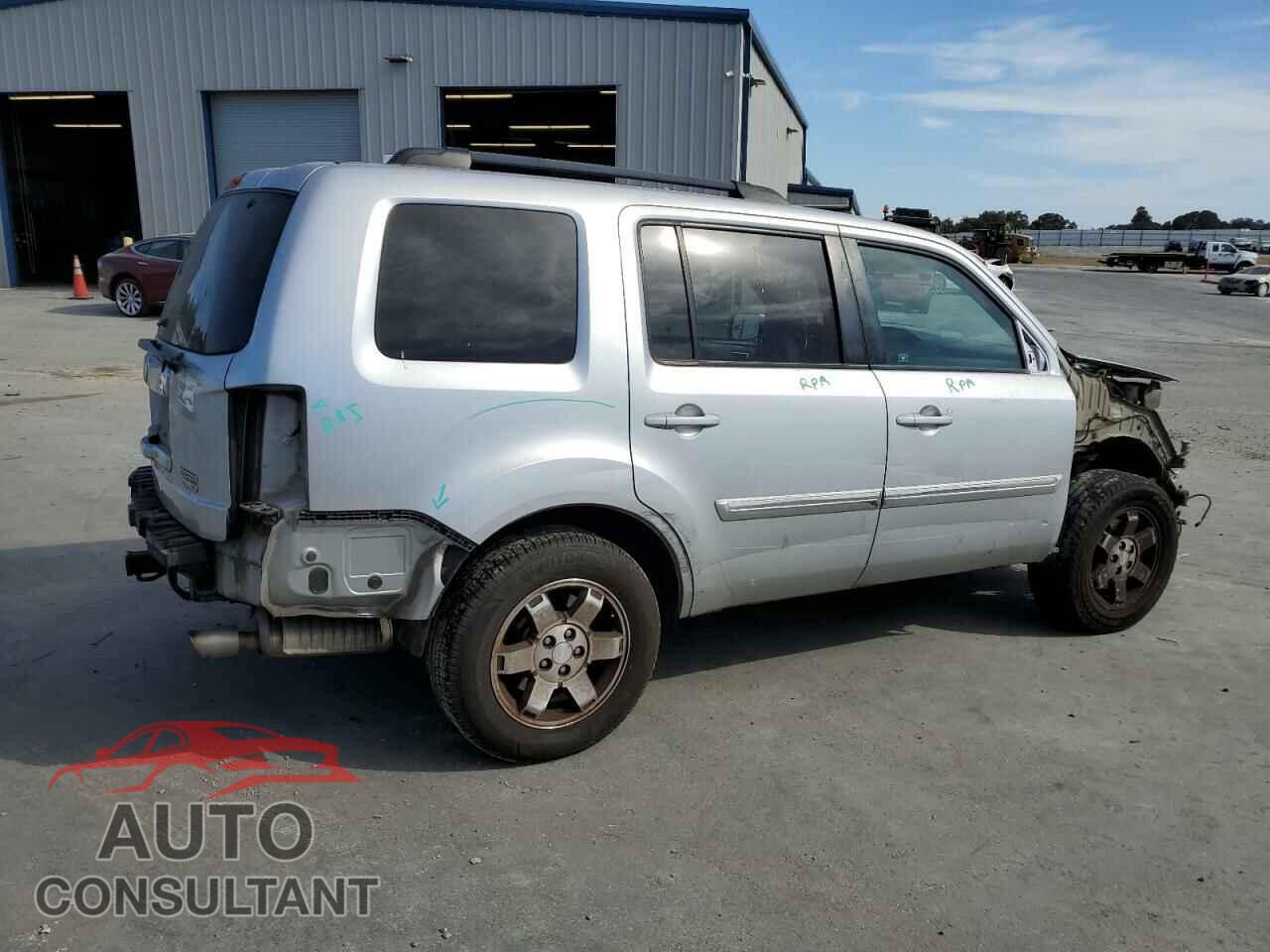 HONDA PILOT 2011 - 5FNYF4H98BB013577