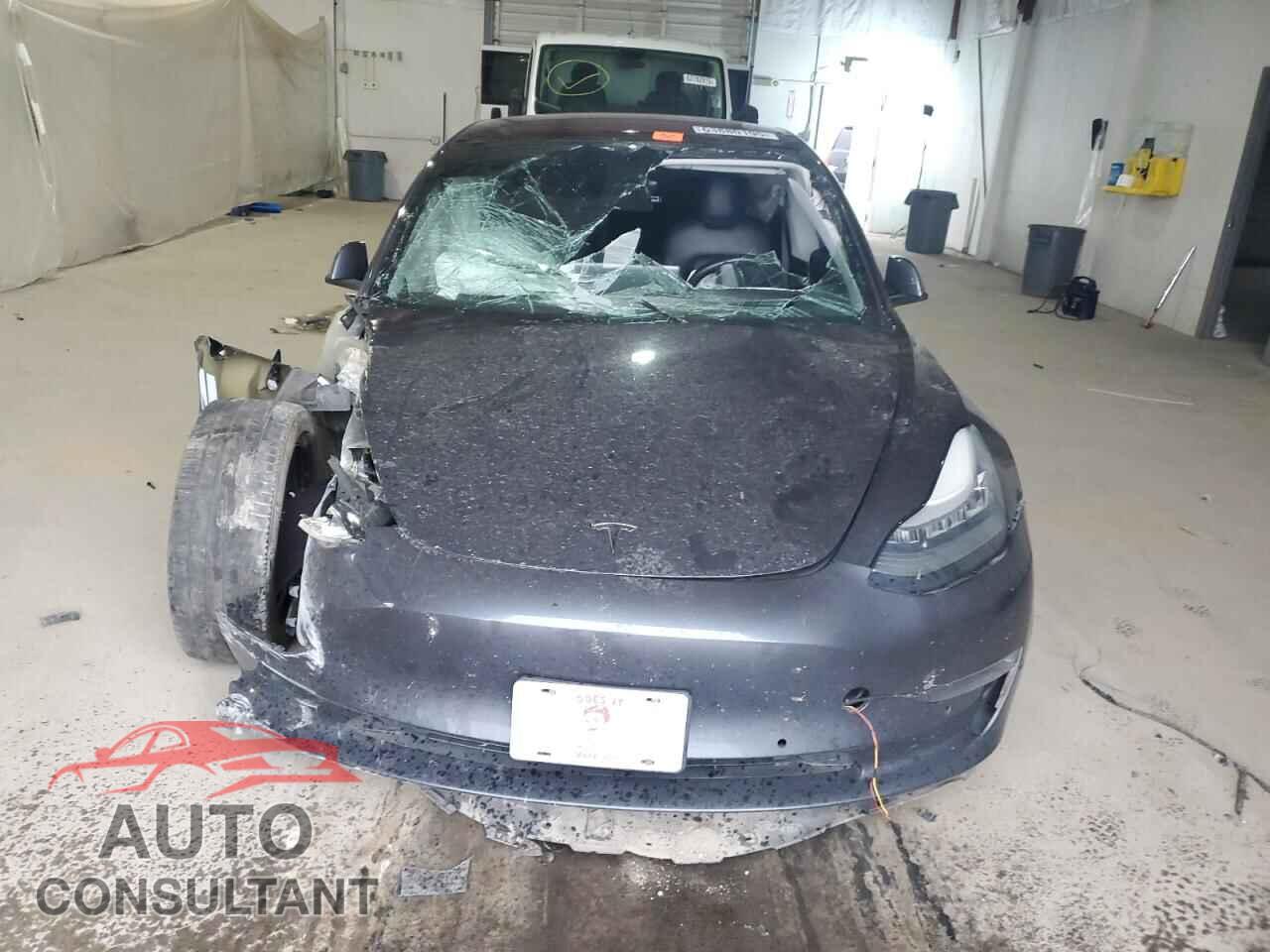 TESLA MODEL 3 2018 - 5YJ3E1EB0JF119457