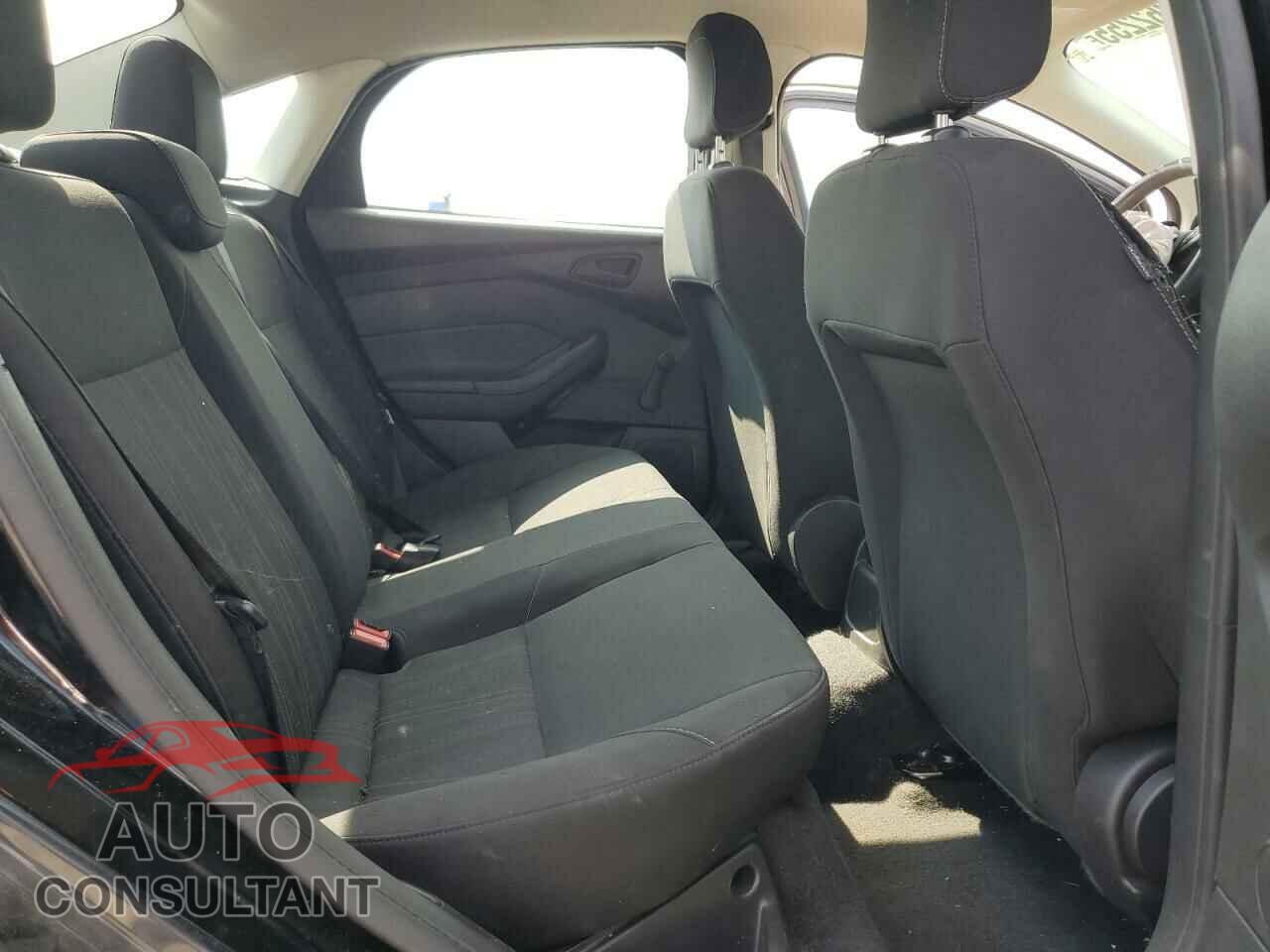 FORD FOCUS 2018 - 1FADP3E28JL227497