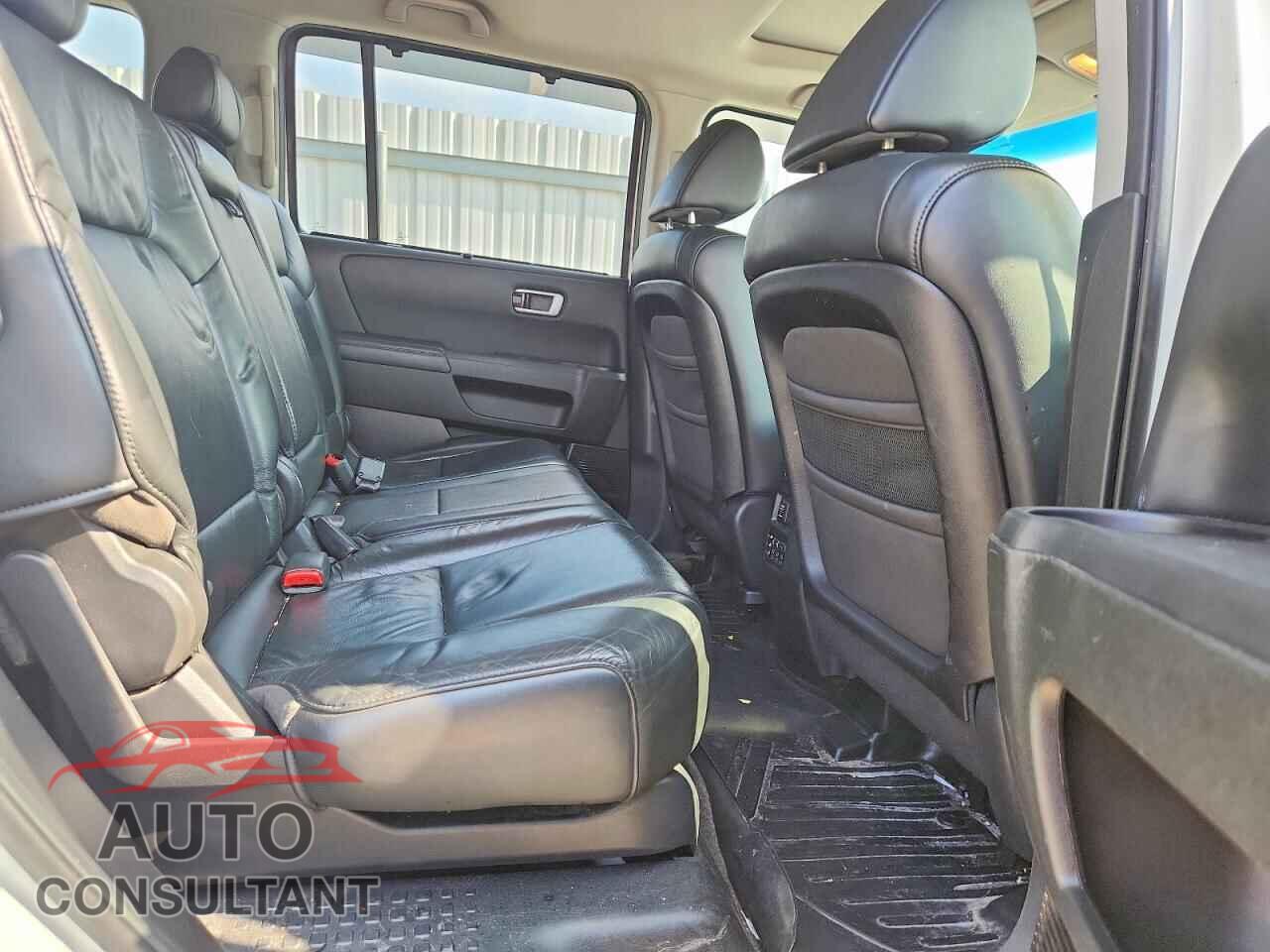 HONDA PILOT 2011 - 5FNYF4H94BB040193