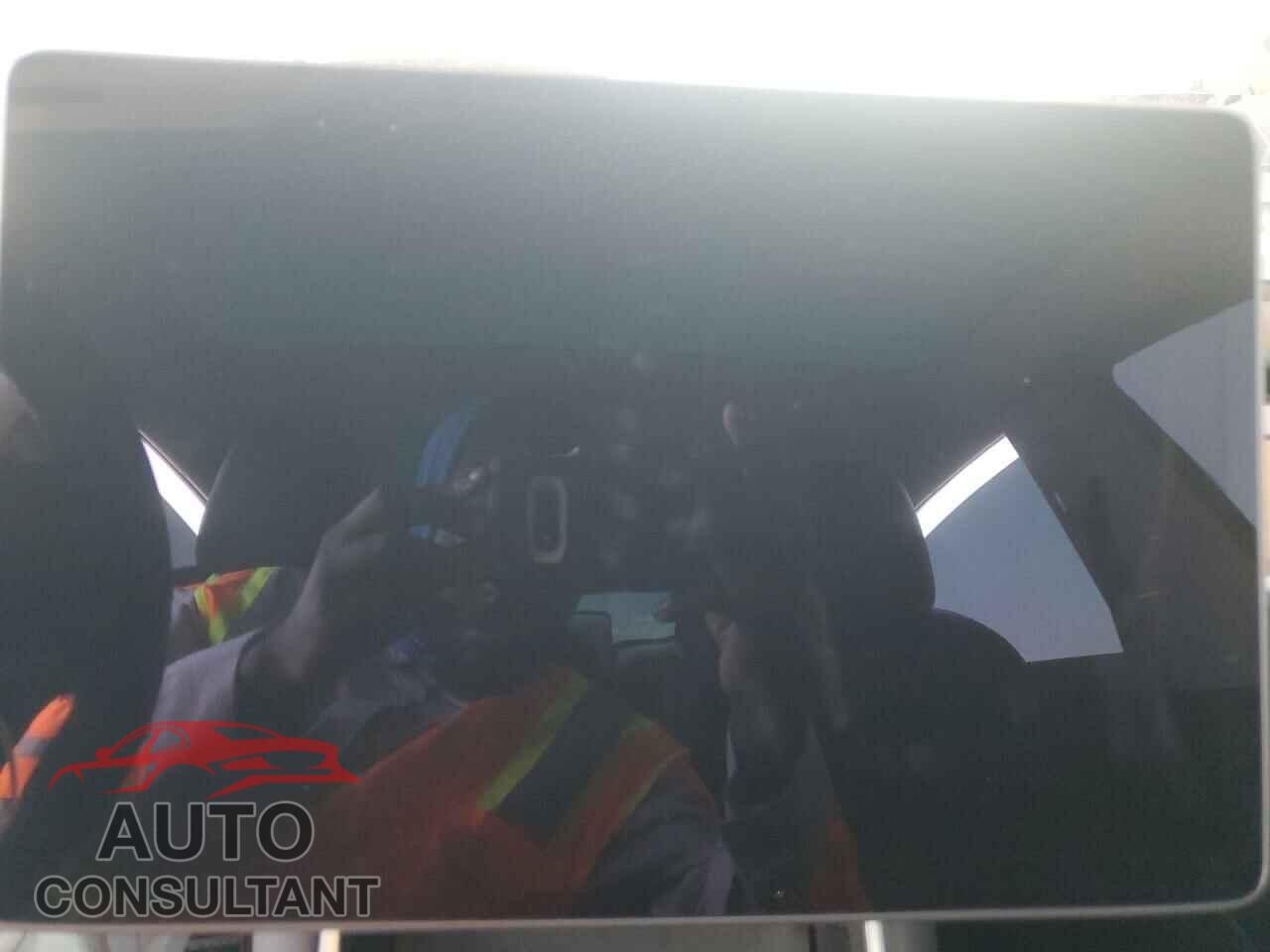 TESLA MODEL 3 2018 - 5YJ3E1EA1JF043576