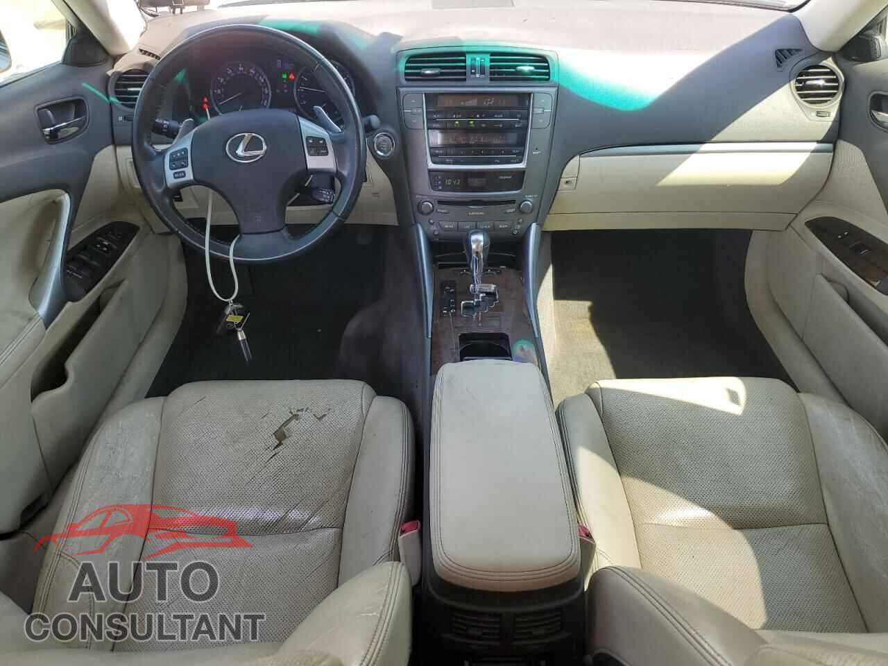 LEXUS IS 2011 - JTHCF5C27B5045575